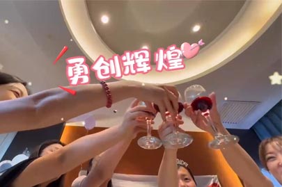 河南賽諾威部門聚餐，提高凝聚力，預(yù)祝聚丙烯酰胺大賣！